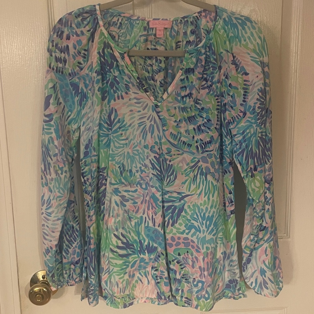 Lilly Pulitzer Blouse XS excellent preowned condition, beautiful lovely colors